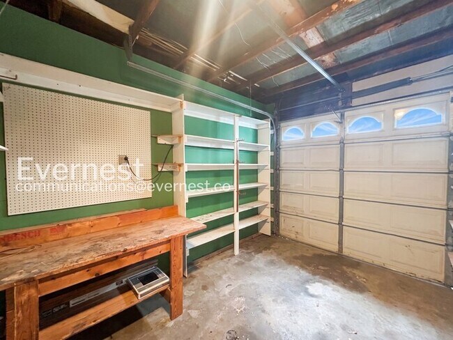 Building Photo - 756 S Willett St