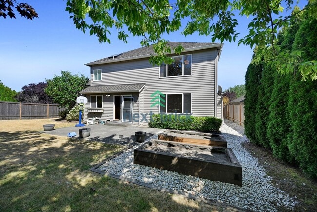 Building Photo - 4 BED & 2.5 BATH FOR RENT
