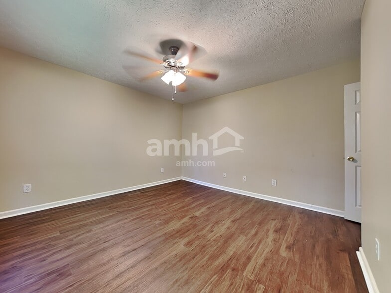 Building Photo - 6739 Shanghai Cir