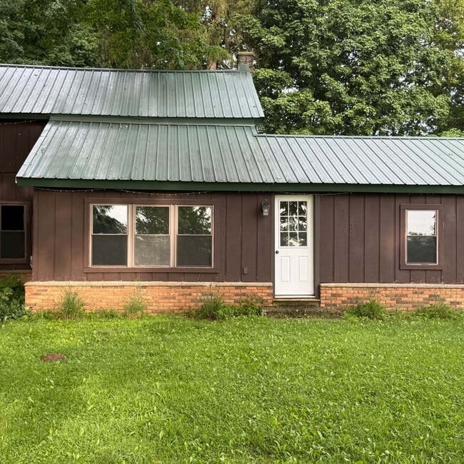 Primary Photo - Updated Farmhouse for rent in private sett...