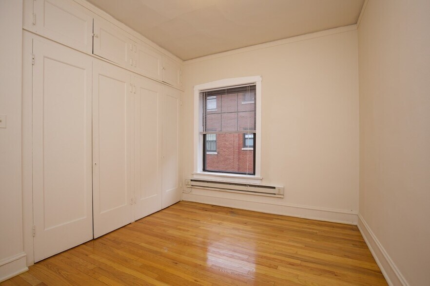 Building Photo - 1238 Oak Ave