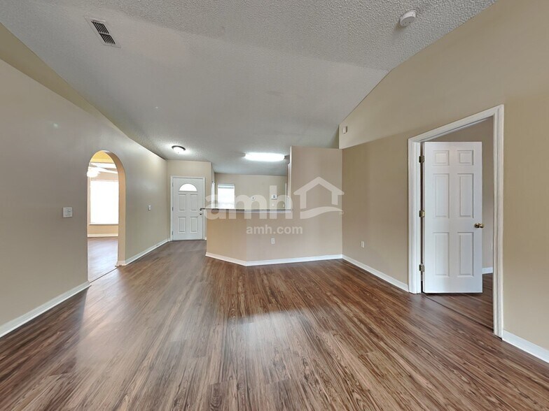 Building Photo - 10418 Maronda Dr