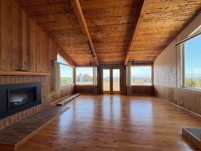 Building Photo - Stunning Hilltop Retreat with Panoramic Oc...