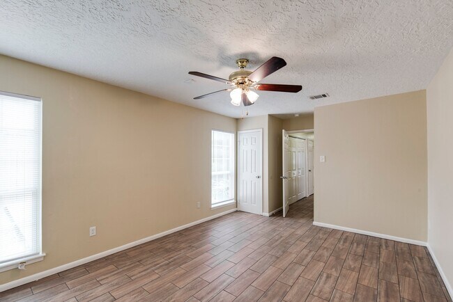 Building Photo - 5046 Spring Forest Dr