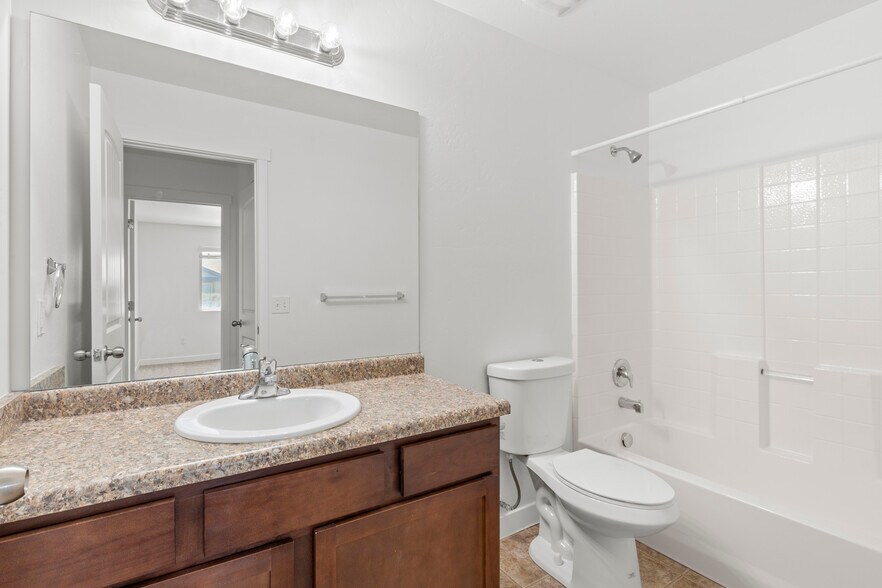 Building Photo - 2668 Cottonwood Dr