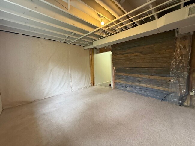 Building Photo - 1080 E Elgin Ave
