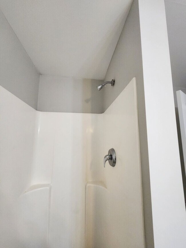 Building Photo - 3802 Falcon Crest Dr