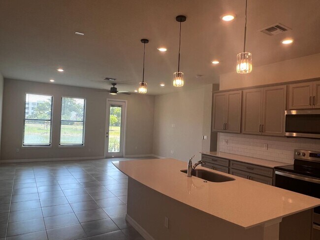 Building Photo - 2280 Appleton Cir S