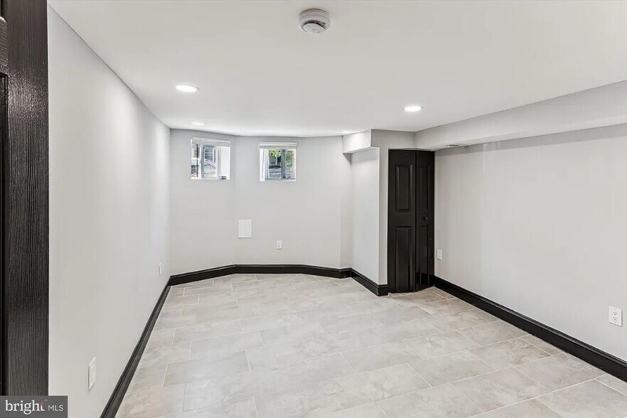 Building Photo - 1820 Walbrook Ave