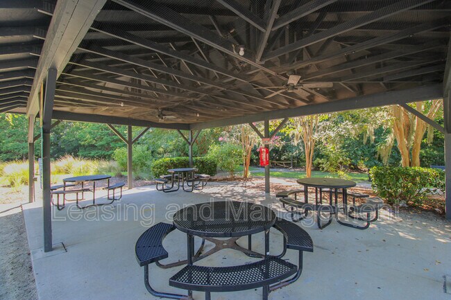 Building Photo - 8811 Kellum Dr