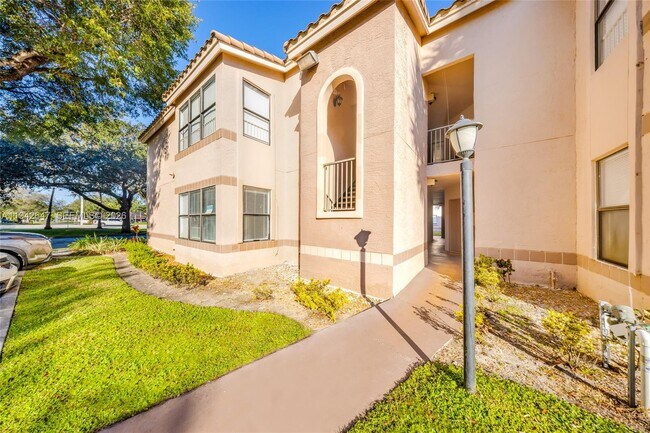 Building Photo - 2986 S University Dr