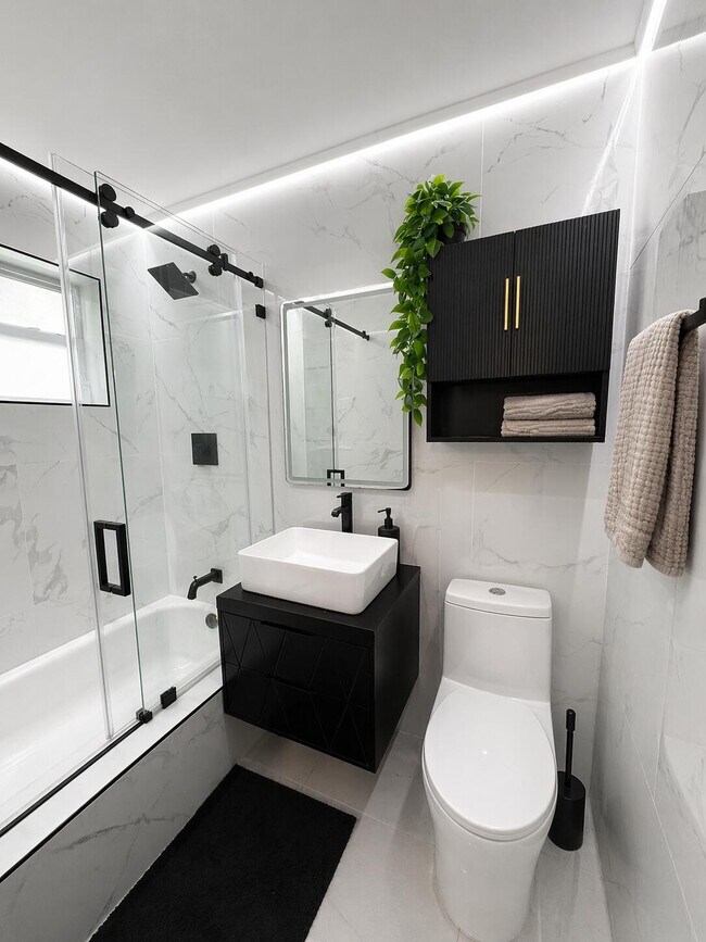 Building Photo - 1820 SW 36th Ave