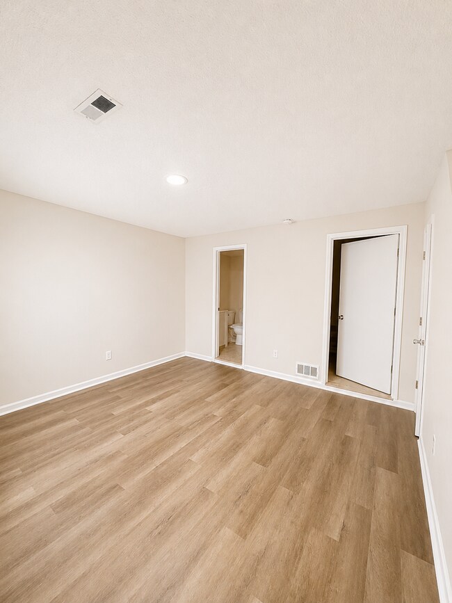 Building Photo - Spacious 3BR Duplex with Two Living Areas