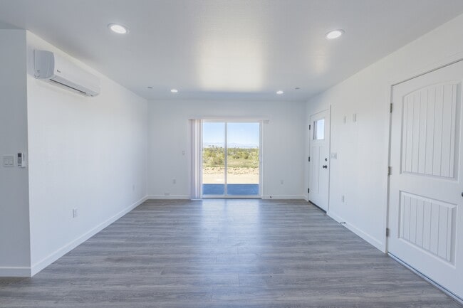 Building Photo - 6211 Poppy Blvd