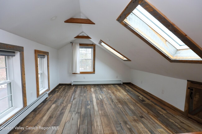 Building Photo - 683 Woodland Valley Rd