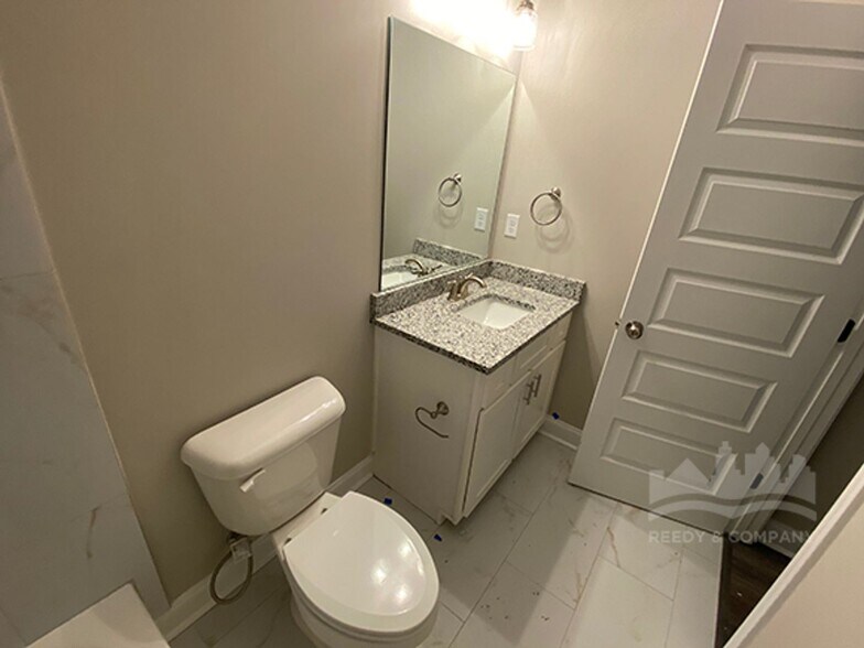 Building Photo - 547 Rosalie Woods Dr