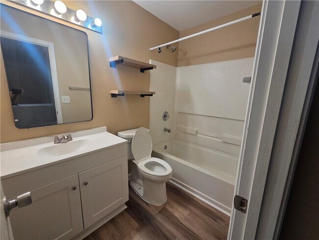 Building Photo - 955 Prestwyck Ct