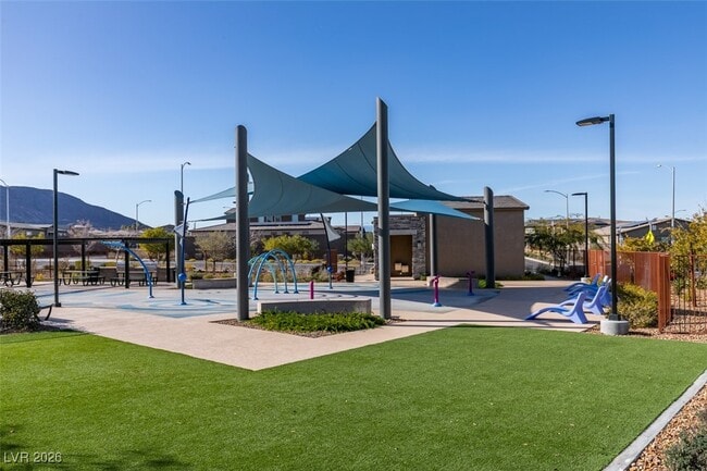 Building Photo - 302 Walsh Peak Ave