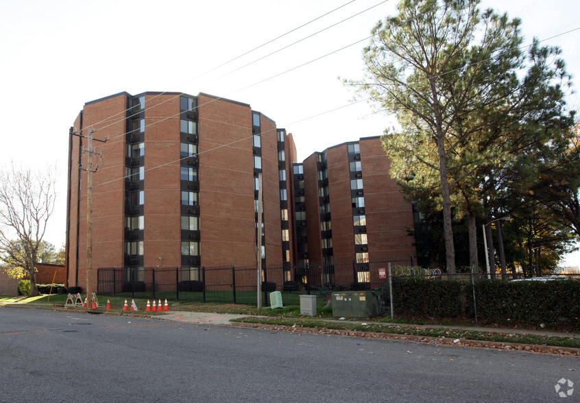 Building Photo - Memphis Towers Senior Living