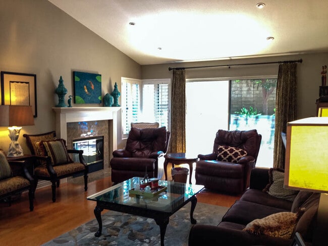 Building Photo - Charming Single-Story 2-Bedroom Home with ...