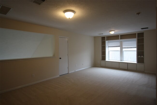 Building Photo - 7031 Thistlewood Park Ct