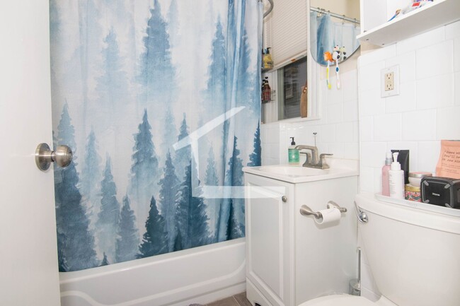 Building Photo - Beautifully updated 1 bed in Brighton.