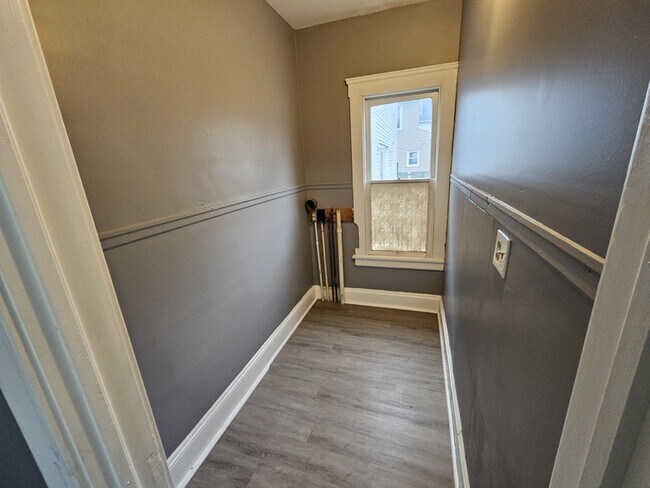 Building Photo - 3433 W 41st St