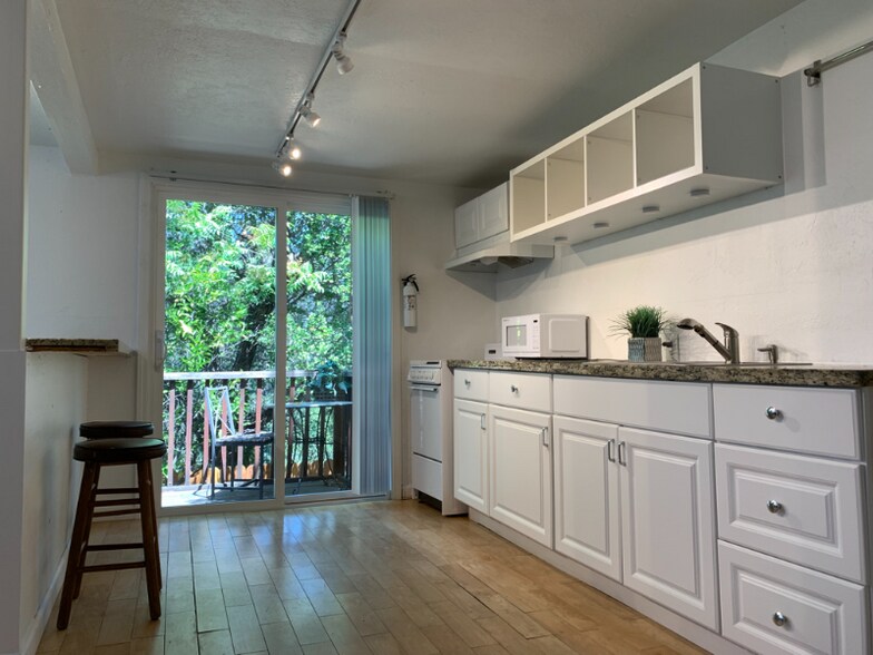 Building Photo - 6040 Buena Ventura Ave