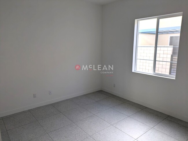 Building Photo - 2BR with an additional Bonus Room in Palm ...