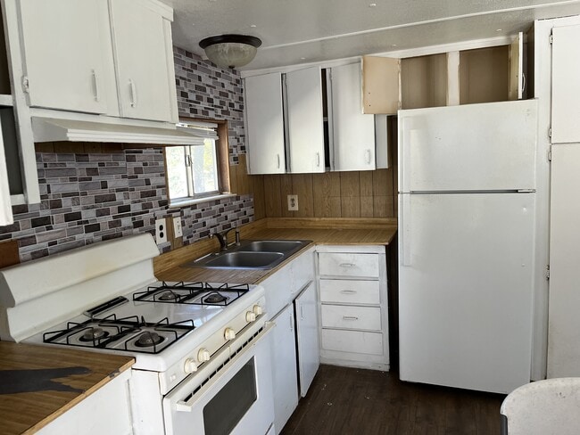 Building Photo - 702 Jernigan St