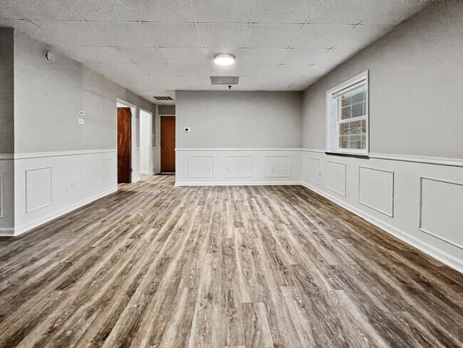 Interior Photo - 829-833 Conestoga Road