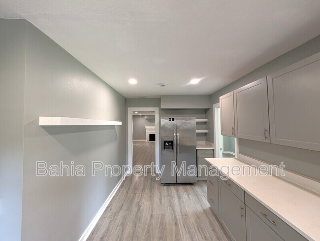 Building Photo - 6805 N Navin Ave