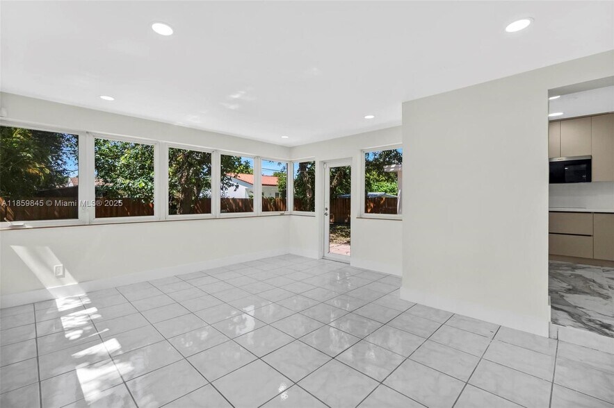 Building Photo - 6437 SW 14th St