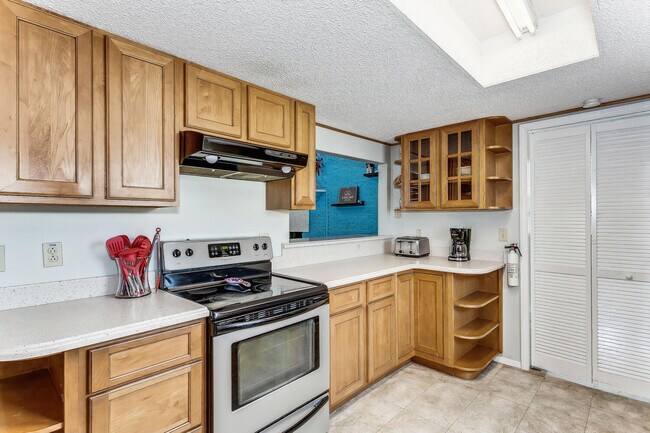 Building Photo - 1402 Via De Luna Dr