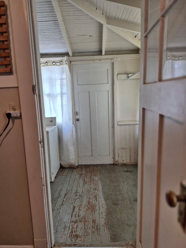 Building Photo - 2737 Wisteria St