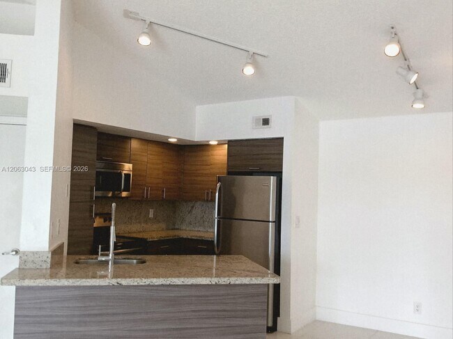Building Photo - 731 Vista Isles Dr