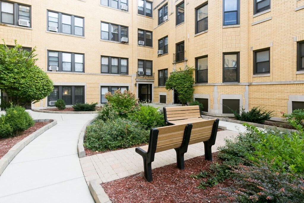 Building Photo - 2329 N Rockwell St