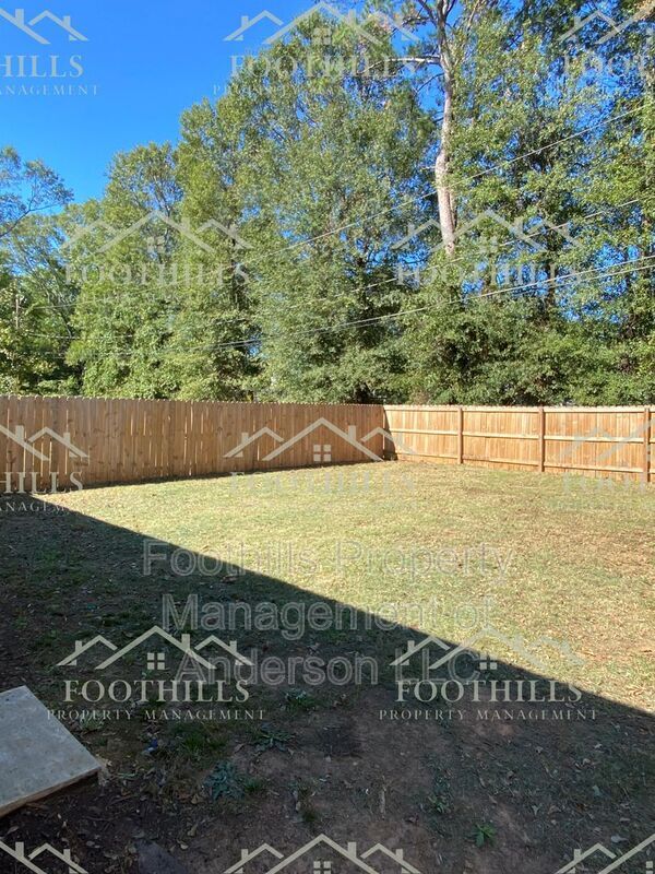 Building Photo - 108 Townsley Ct