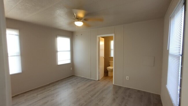 Building Photo - Beautiful Remodeled 2BR/2Bath Home - Granbury - Indian Harbor
