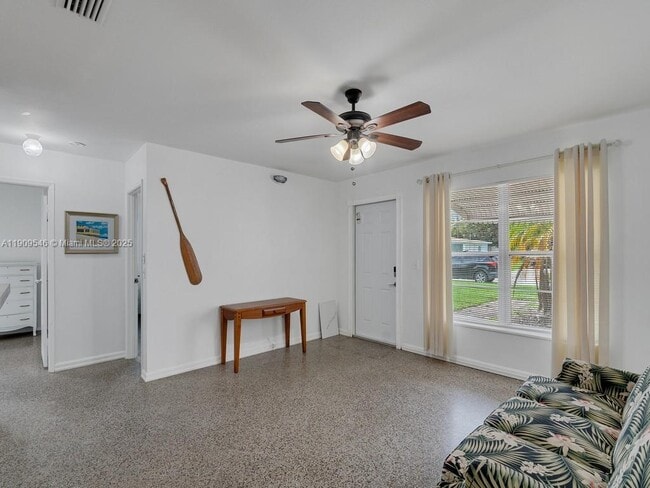 Building Photo - 1650 5th Ave