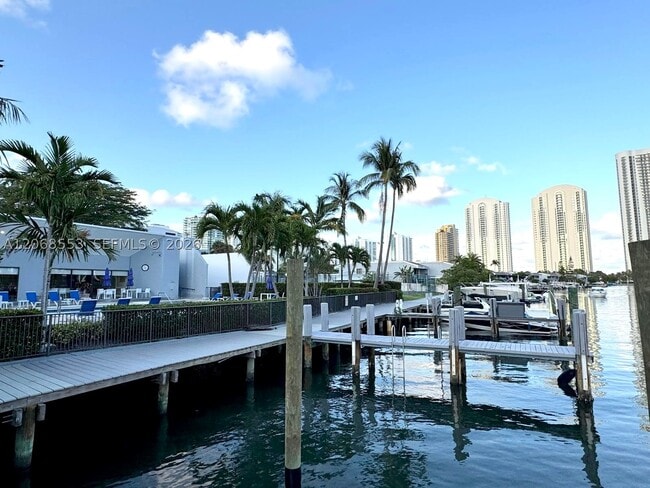 Building Photo - 350 Poinciana Island Dr