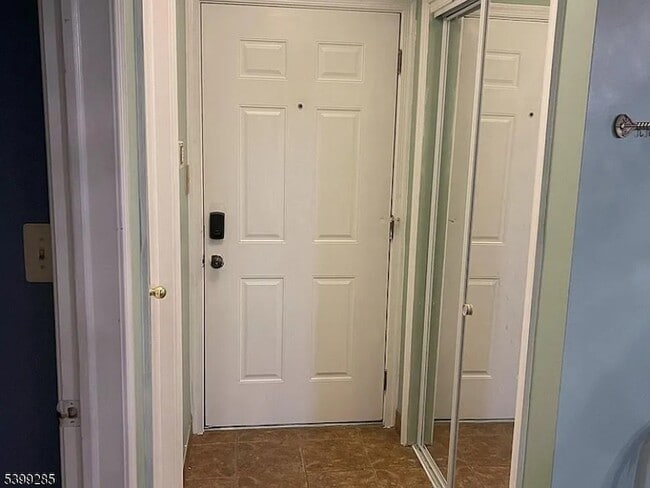 Building Photo - 420 Stratford Pl