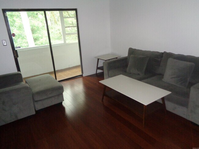 Building Photo - 301 Kings Row Dr