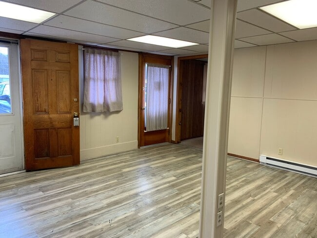 Building Photo - Charming single-family home just a short walk from Shippensburg University!