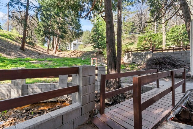 Building Photo - 407 S Dart Canyon Rd