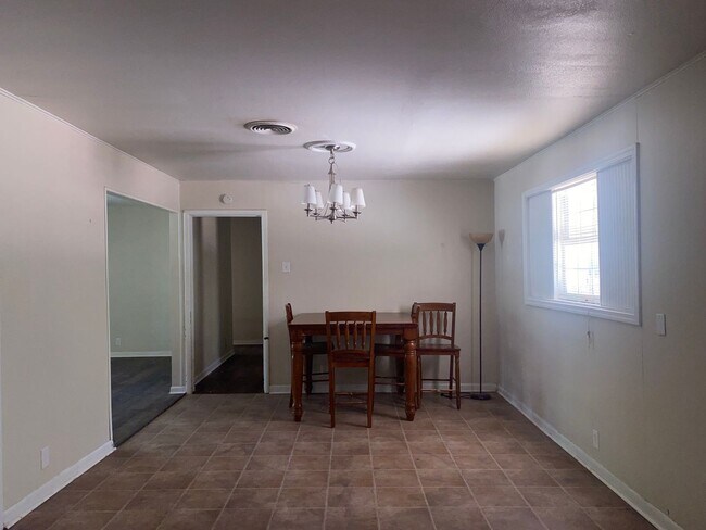 Building Photo - 3 BEDROOM NEAR SCOTT & WHITE