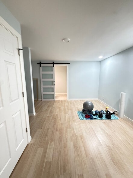 Building Photo - 1060 Thames Ct