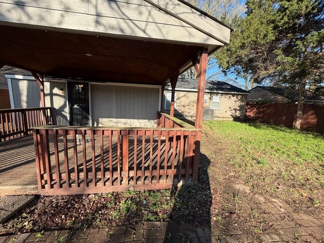 Building Photo - 6360 Greenbriar Dr