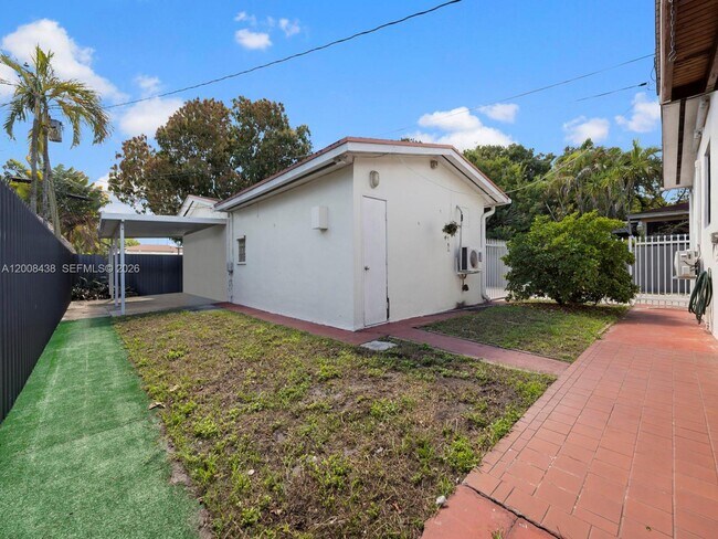 Building Photo - 252 E 36th St