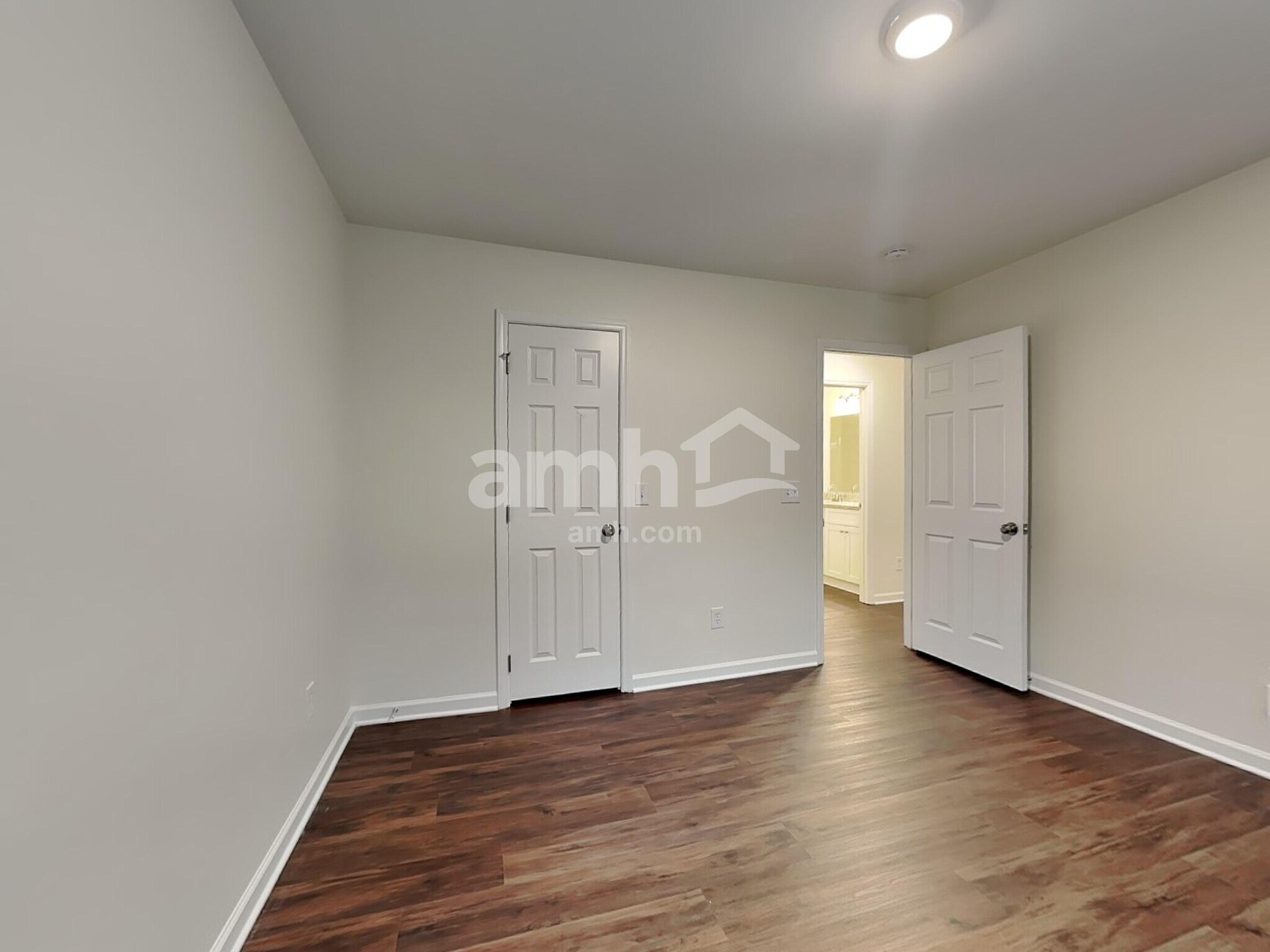 Building Photo - 614 Pebble Dr